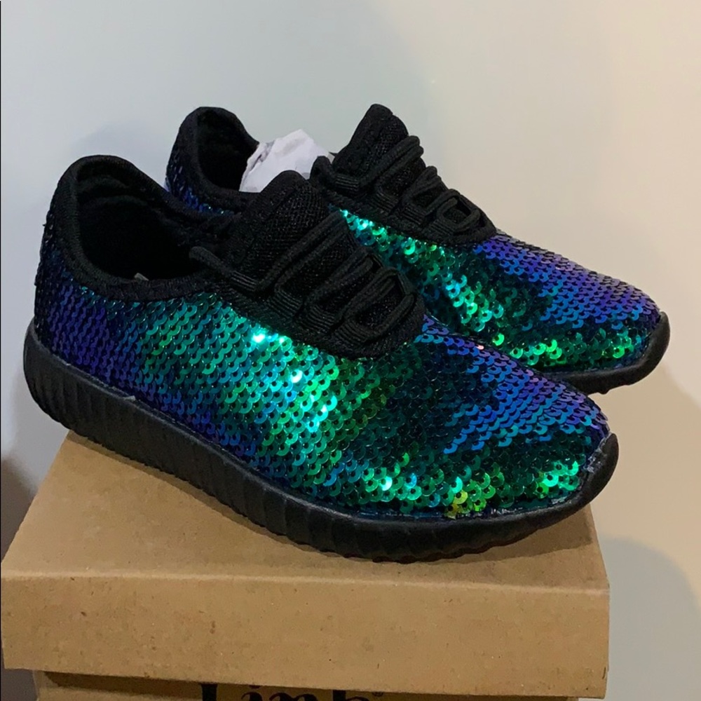 Last pair❗️size 11 Girl sneakers - Picture 2 of 5